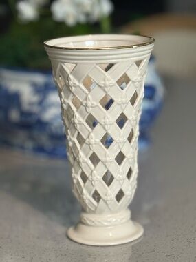 Lenox Cream Ceramic Lattice Vase with Gold Trim